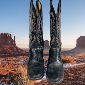 Men’s Size 8.5 Rampage Brown Leather Boots with Red/white Top Stitching.